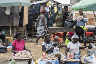 Un marché à Douala, en janvier 2022. CHARLY TRIBALLEAU / AFP