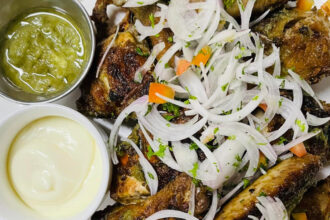 Un menu du restaurant Le Baron à Yaoundé (Carrefour Bastos) au Cameroun