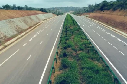 Cameroun : le contrat commercial avec l'entreprise chinoise CFHEC pour la conception et la réalisation de la phase 2 de l'autoroute Yaoundé-Douala relu