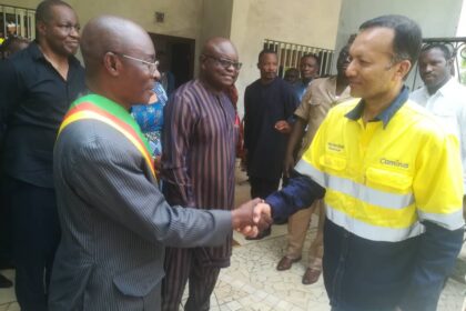 Cameroun : le préfet de l’Océan suspend les audiences publiques relatives à l’exploitation du rapport de l’Étude de l’Impact Environnemental et Social (EIES) du projet d’exploitation du fer de Ngovayang