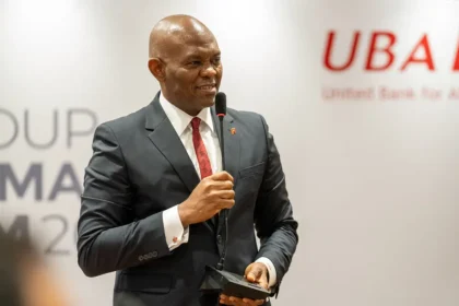 Fitch Ratings maintient la note B- d’UBA Cameroun mais alerte sur de forts risques souverains