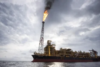 Pétrole à 100$ : le Cameroun pourrait gagner 180 milliards FCFA… mais à quel prix ?