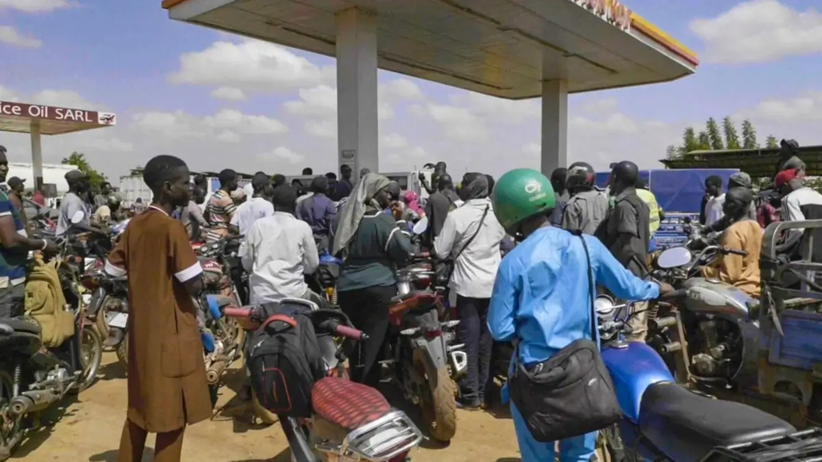 Crise du carburant au Mali : l'arrivée massive de camions-citernes à Bamako sonne-t-elle la fin de la pénurie ?