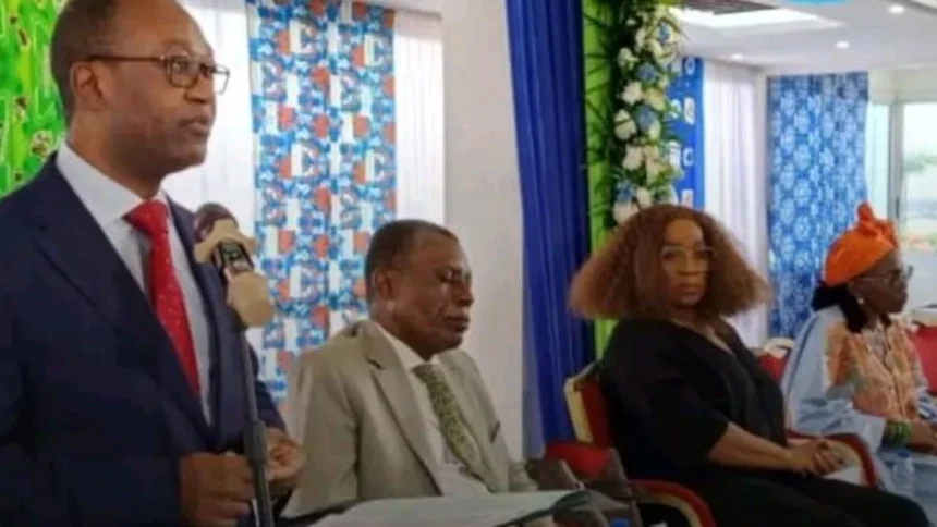 Douala : Achille Bassilekin III ouvre les Rencontres de la Francophonie économique