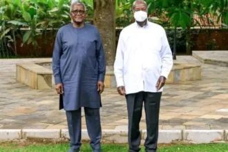 ÉNERGIE : Museveni et Aliko Dangote explorent un projet de raffinerie régionale de 650 000 barils/jour en Afrique de l’Est