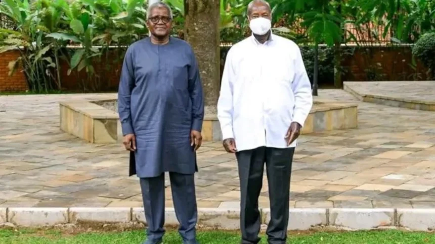 ÉNERGIE : Museveni et Aliko Dangote explorent un projet de raffinerie régionale de 650 000 barils/jour en Afrique de l’Est
